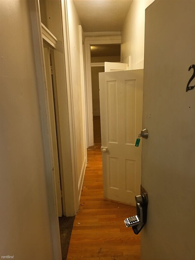 Foto del edificio - 1 br, 1 bath Duplex - 510 North College St...