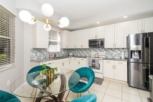 Foto del edificio - 1355 Mariposa Cir