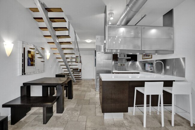 Foto del edificio - 690 SW 1st Ct