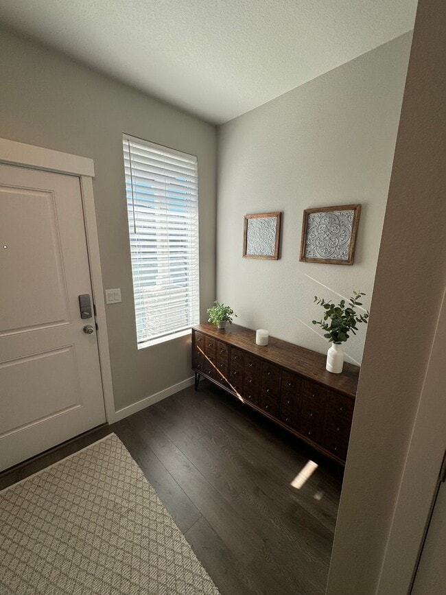 Building Photo - Must See Townhome Located in Ponderosa Ridge