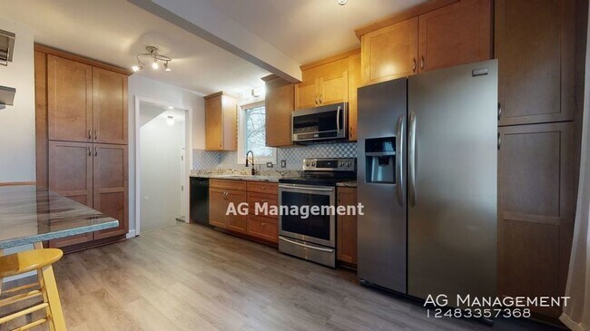 Building Photo - 800 N Kenwood Ave