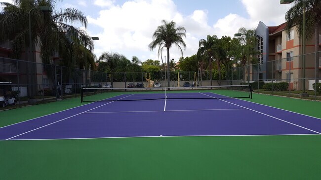 Foto del edificio - 18810 NW 57th Ave