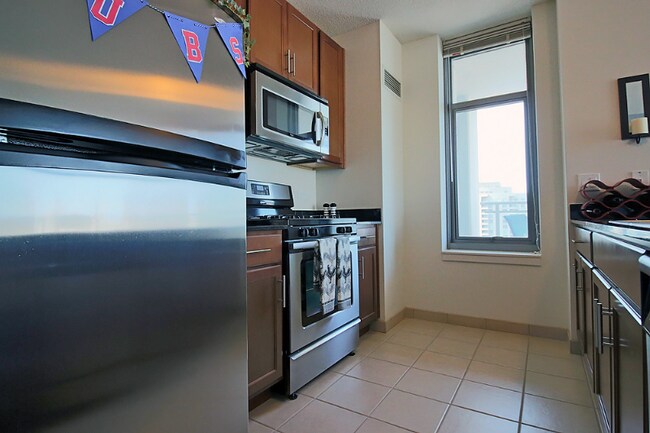 Building Photo - 600 W Kinzie St