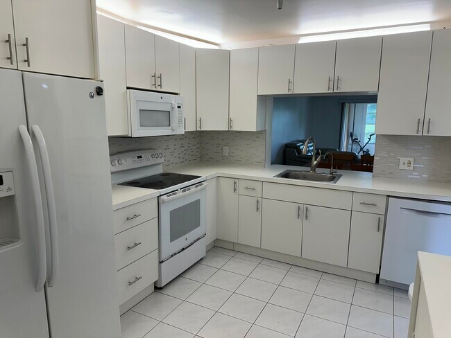 Foto del edificio - 901 SW 128th Terrace