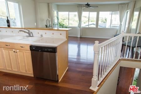 Building Photo - 2 br, 3 bath House - 6837 Cahuenga Park Trl