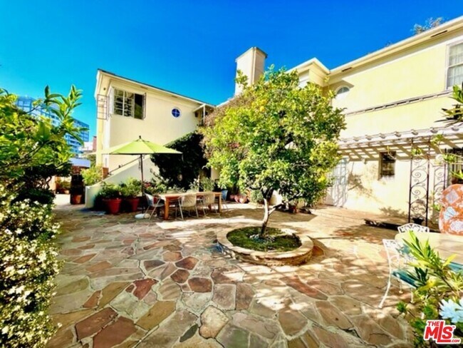 Foto del edificio - 10821 Lindbrook Dr