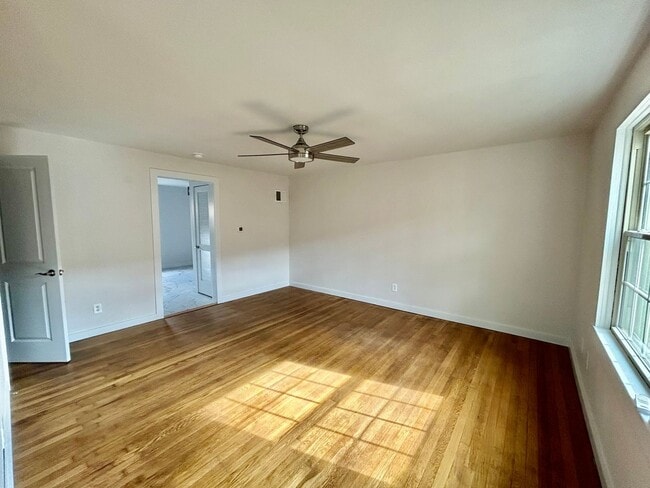 Photo - 2 Bedroom In Meadowthorpe ! Townhome