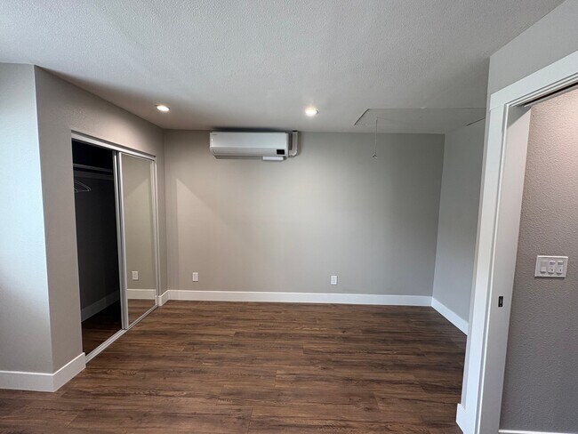 Foto del edificio - 911 E Aliso St