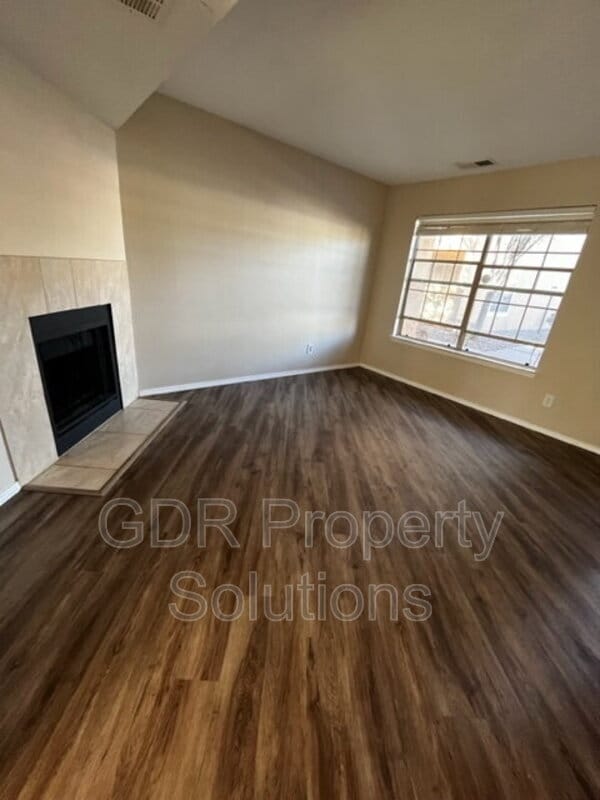 Building Photo - 706 Fruit Ave NW