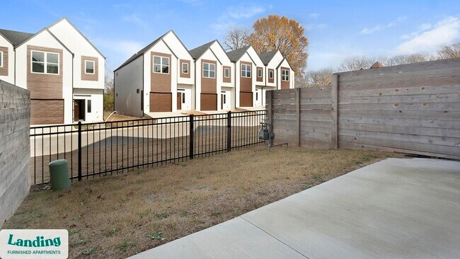 Building Photo - 3401 Redbud Ln