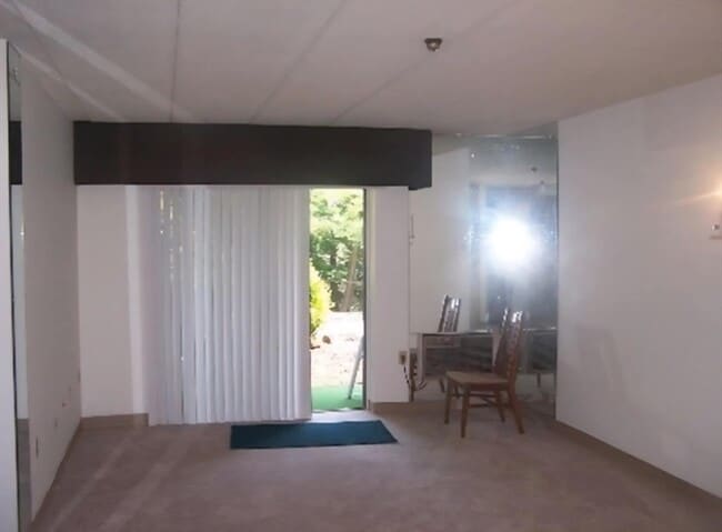 Building Photo - 179 Presidents Ln