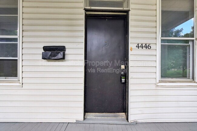 Foto del edificio - 4446 Itaska St