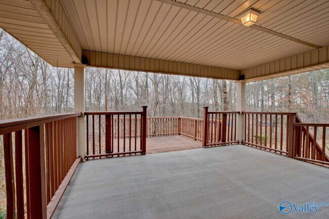 Building Photo - 126 Forest Glade Dr