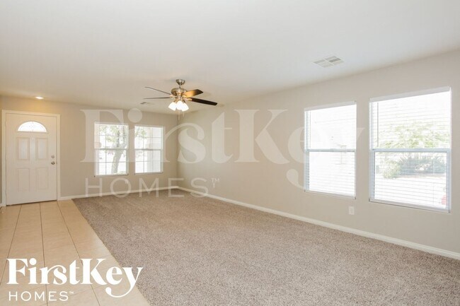 Foto del edificio - 8332 N Blazing Sky Ct