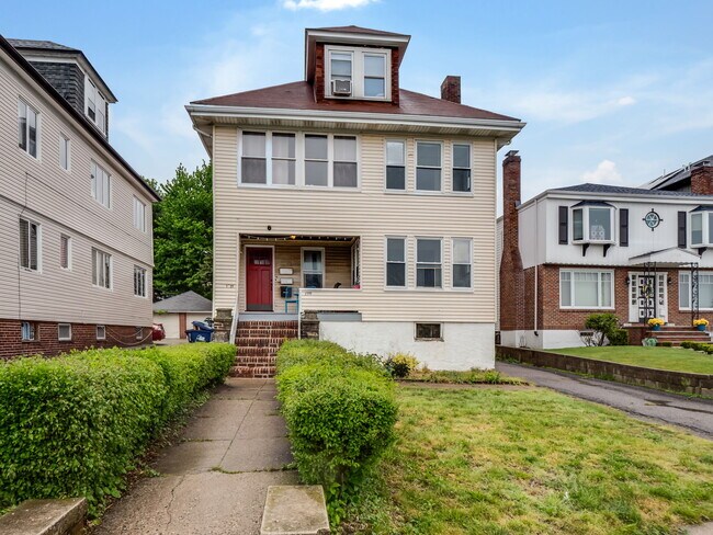Building Photo - 1718 Columbia Rd