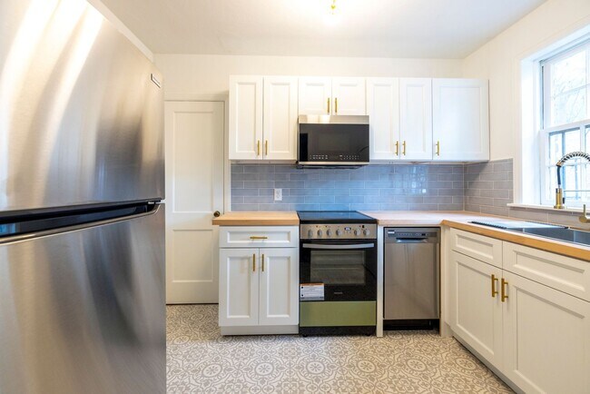 Building Photo - 2 bed/1 bath Conveniently Located Close to SCAD
