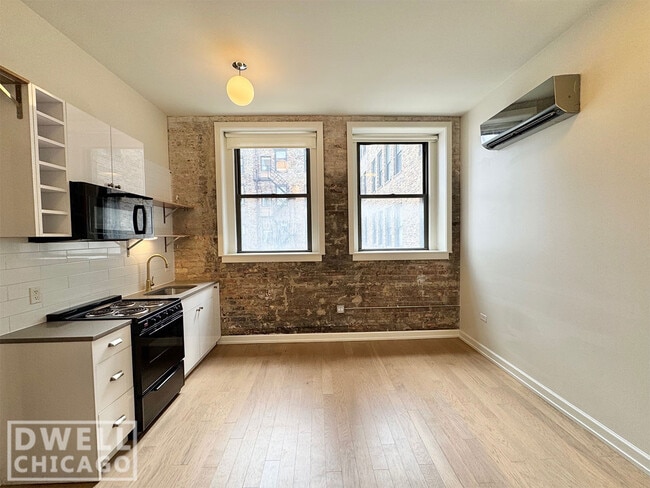 Building Photo - 102 W Chicago Ave