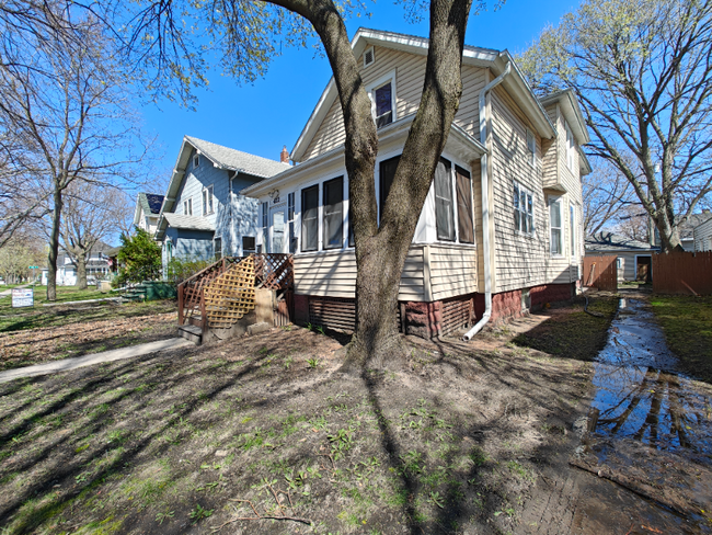 Foto del edificio - 422 N Maple Ave