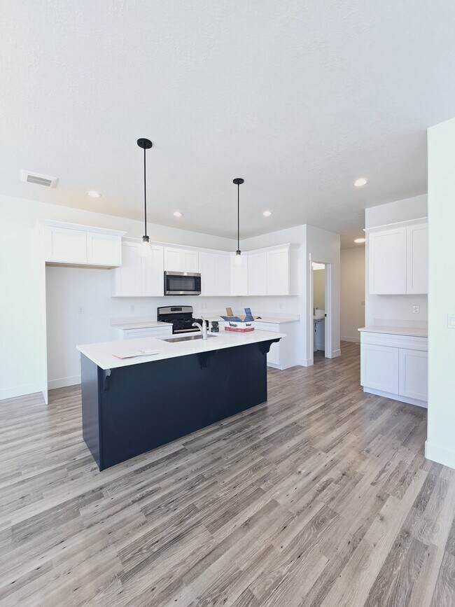 Building Photo - 4341 W Monument Peak Dr