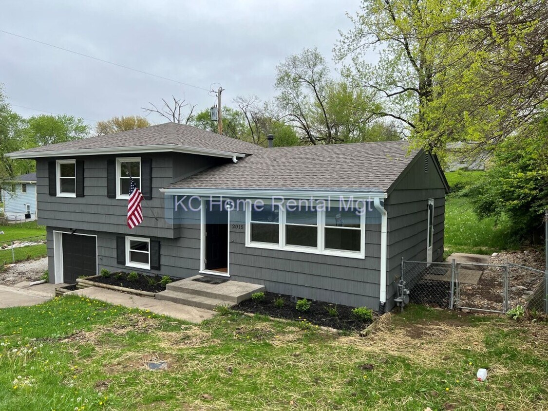 Foto principal - Nice 3 bed 1 bath home for rent in KCMO!