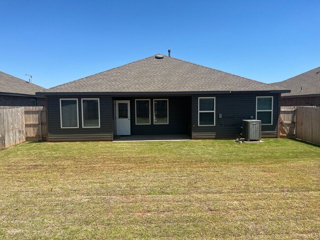 Building Photo - 10420 SW 41st Pl