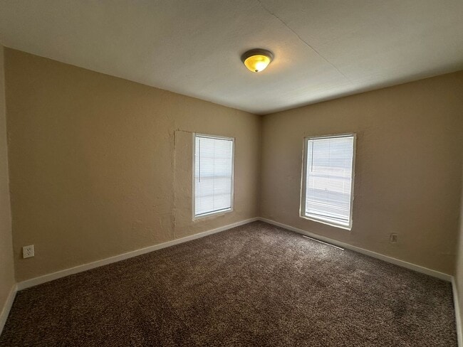 Building Photo - Fagelman Properties #6 (3821 Maplewood Ave)