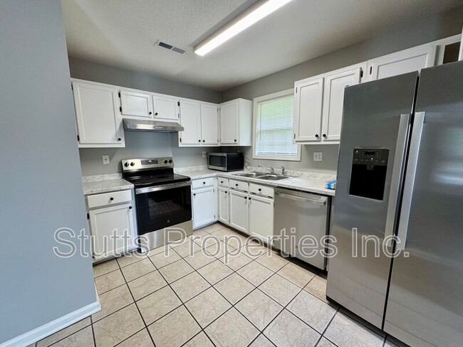 Building Photo - 809 Keller Ln