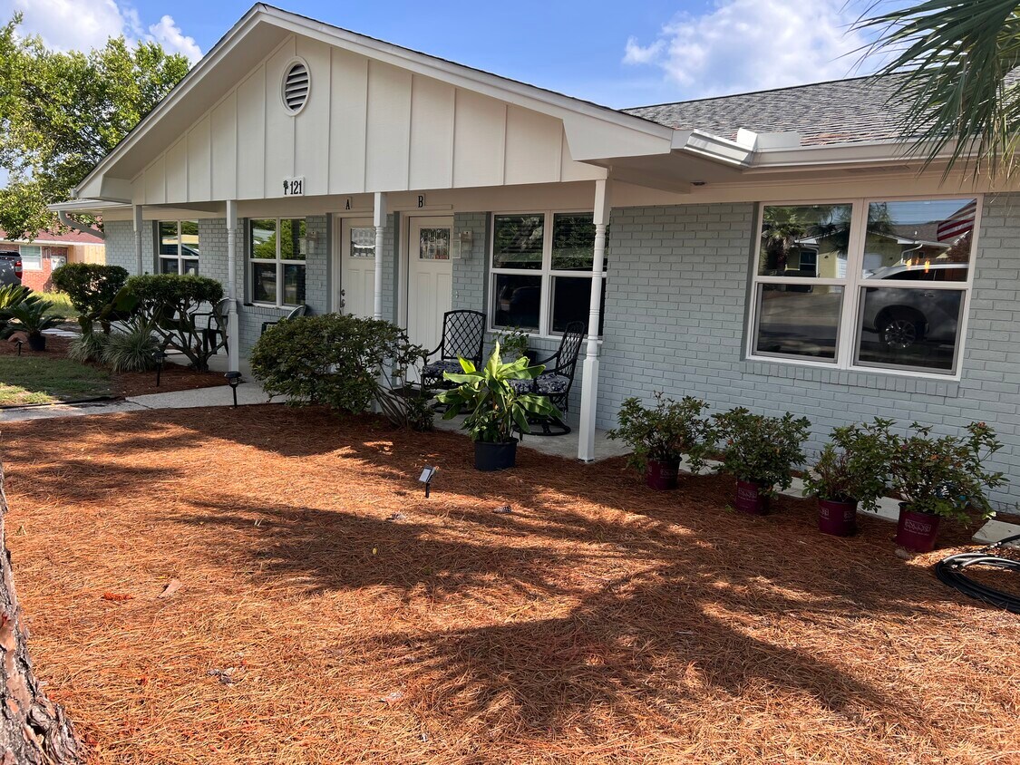 Foto principal - 121 Lakeside Cir