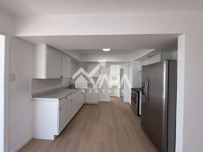 Building Photo - 7462 Meadow Breeze Dr