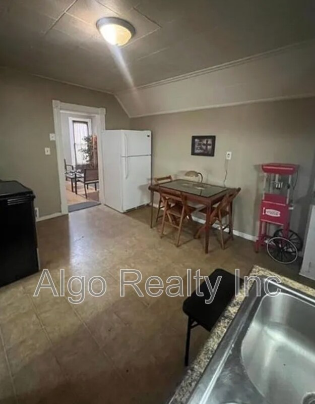 Foto del edificio - 825 Sylvan St