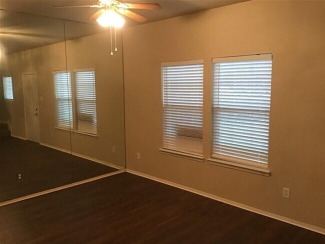 Foto del edificio - 26893 Kings Park Hollow Dr