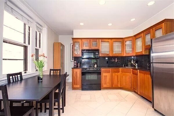 Primary Photo - 119 Park St