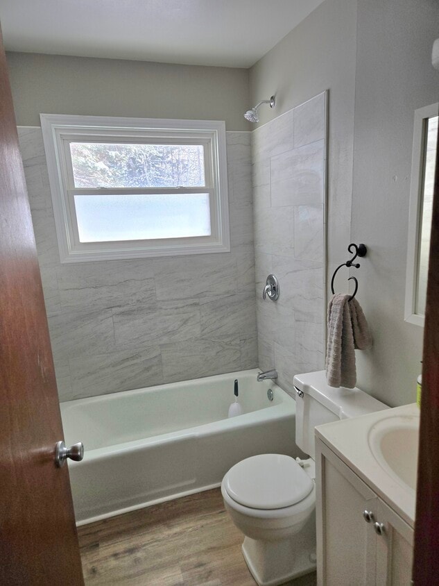 Building Photo - 226 Oneida St