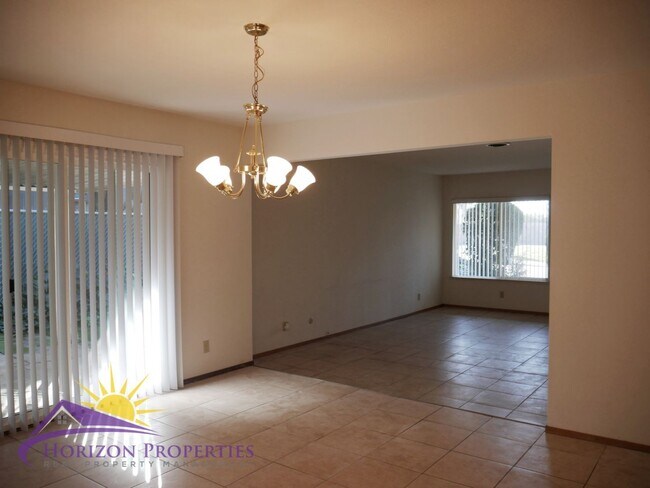 Foto del edificio - 2741-2743 El Caprice Dr