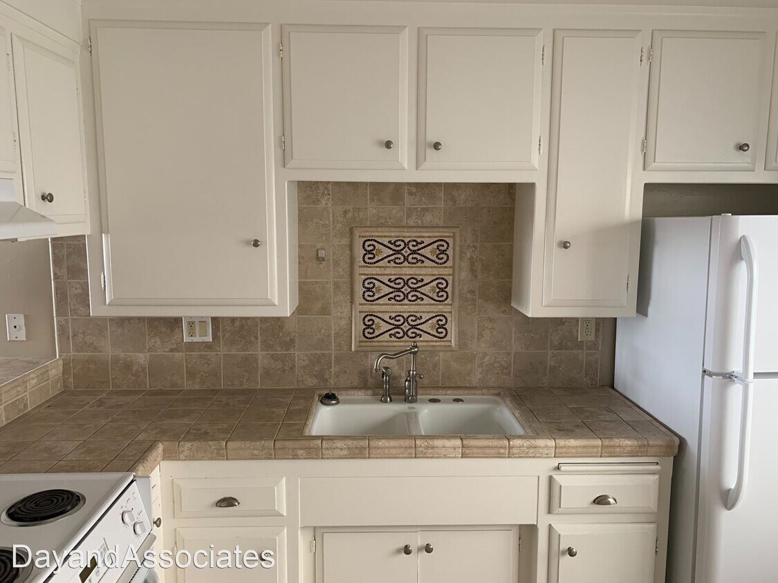 Primary Photo - 205 Avenue H