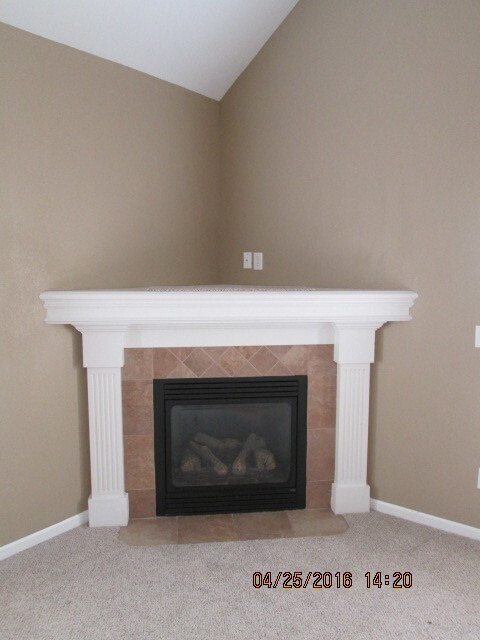 Building Photo - Spacious Townhouse