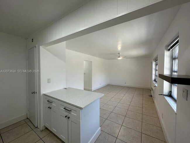 Foto del edificio - 2115 N 17th Ct