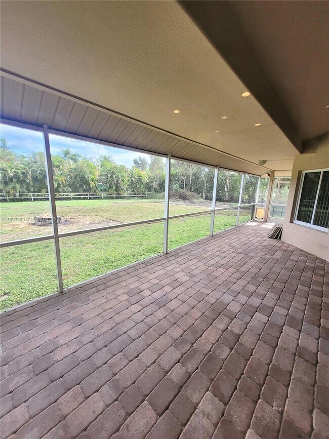 Foto del edificio - 7534 Coconut Blvd