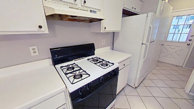 Foto del edificio - "Charming 3-Bedroom 2-Bath Duplex Retreat ...