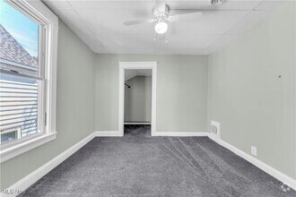 Building Photo - 352 7th St