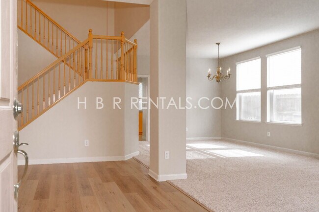 Foto del edificio - Spacious 4-Bedroom Gem on Glenhaven Drive – Your Perfect Tracy Retreat!