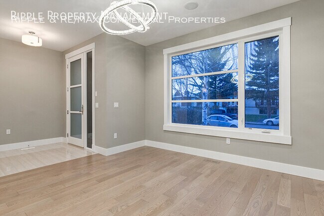 Photo du bâtiment - Modern 4 Beds, 4 Baths Duplex | 1 Pet Allowed 