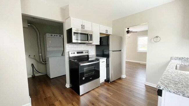 Kitchen - 4646 Beacon Hill Rd