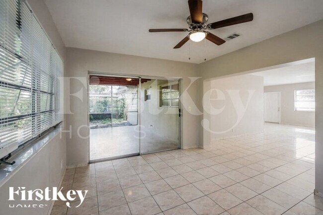 Foto del edificio - 621 SW 69th Terrace