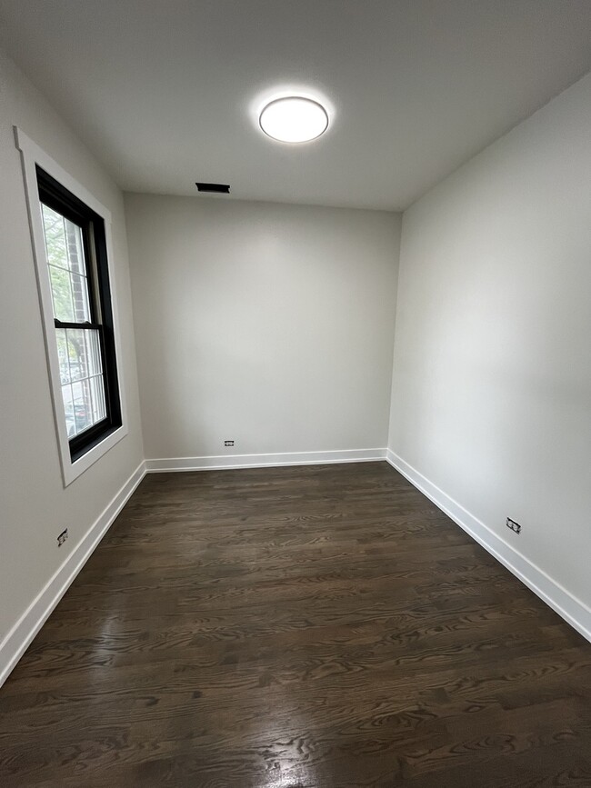 Foto del edificio - 3316 N Damen Ave