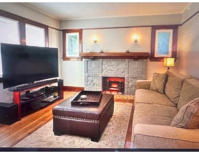 Foto del edificio - 3085 N Brookfield Rd