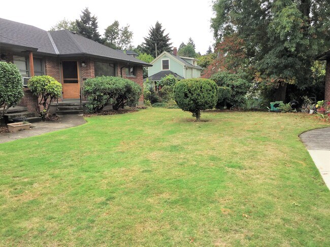 Front Yard - 2224 SE Ash St