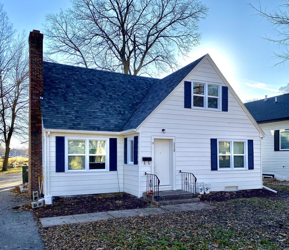 2328 Storm St, Ames, IA 50014 House Rental in Ames, IA