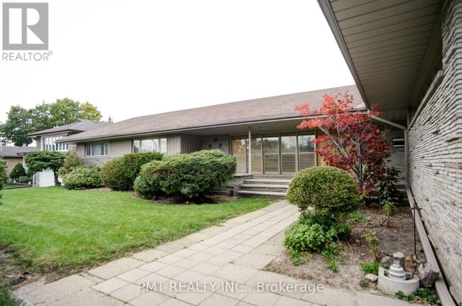 Building Photo - 16 Carousel Ct