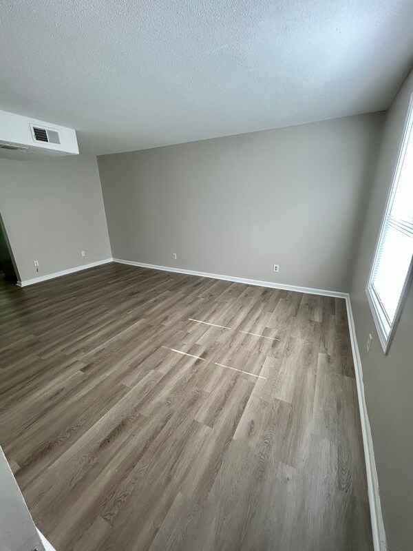 Building Photo - 1462 Sherwood Dr